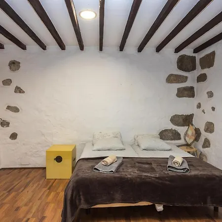 Flatguest La Casona Roja Santa Brigida (Gran Canaria)